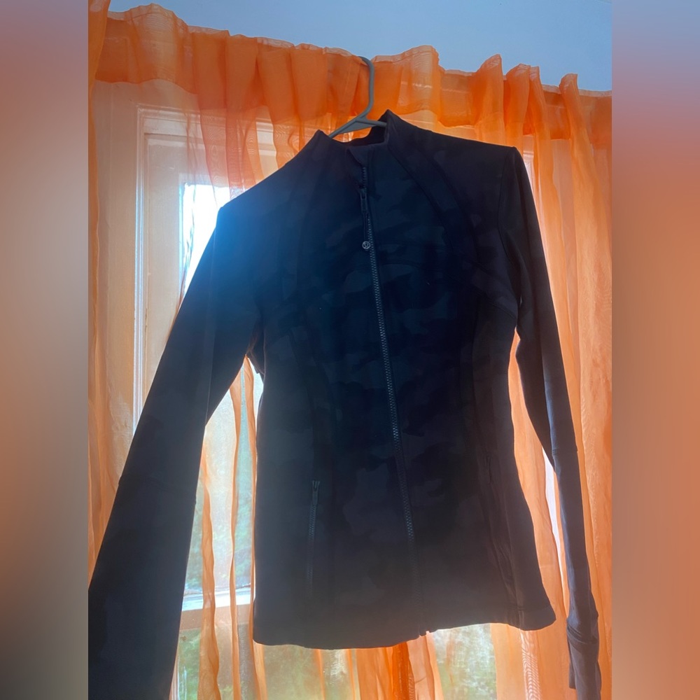 Lululemon Define Jacket in Camo Size 8 Like New